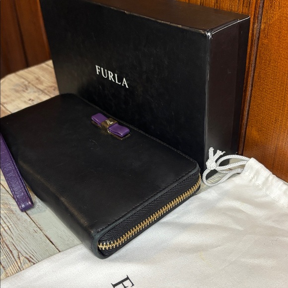 Furla Black Wallet with Purple Accent - Picture 3 of 12